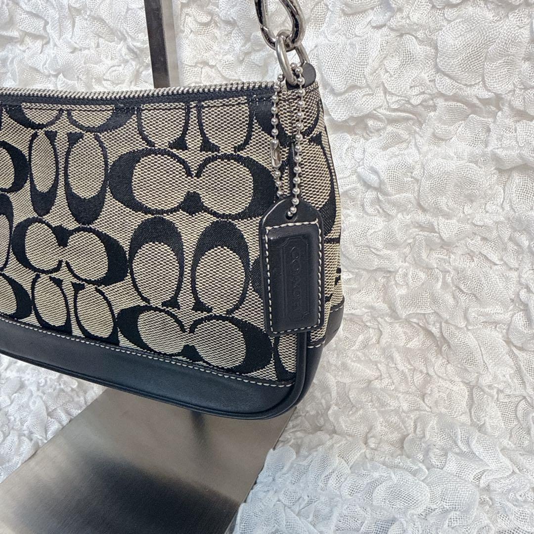 コーチ　アクセサリーポーチ　ワンショルダーバッグ　シグネチャー　ブラック