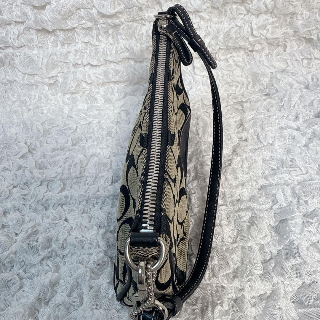 コーチ　アクセサリーポーチ　ワンショルダーバッグ　シグネチャー　ブラック