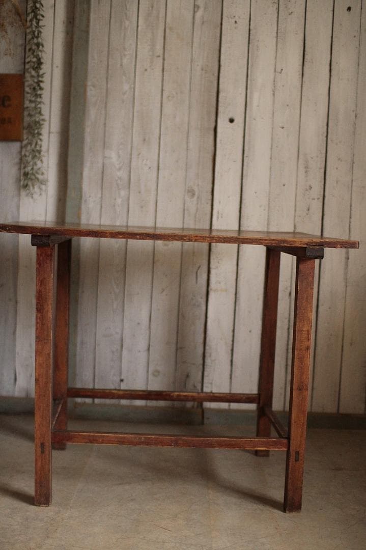 古く味のある木製のテーブル　ジャンク　作業台　テーブル　古家具　アンティーク