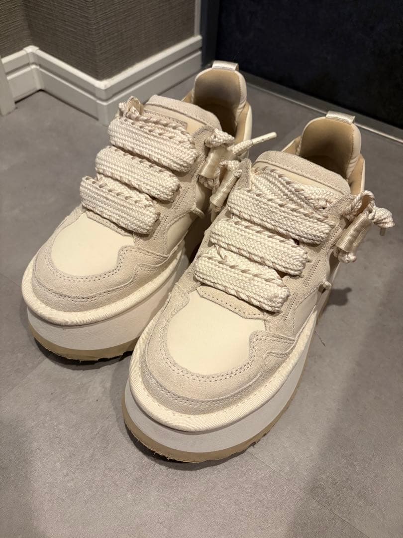 UGG スニーカー　厚底