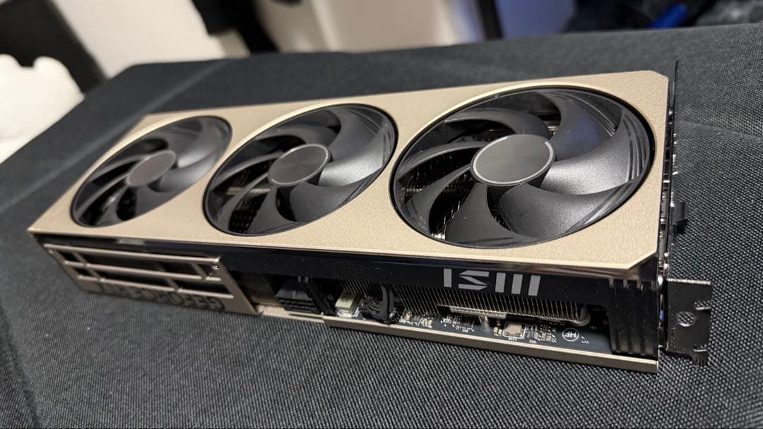 グラフィックボード・グラボ・ビデオカード MSI GeForce RTX5070 12G INSPIRE 3X OC