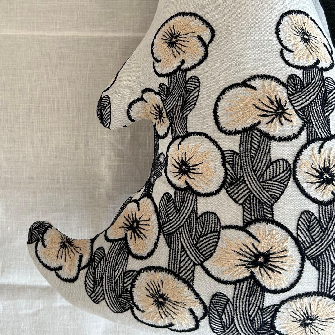 【新品未使用】ミナペルホネン　ウサギクッション　 hanakaze