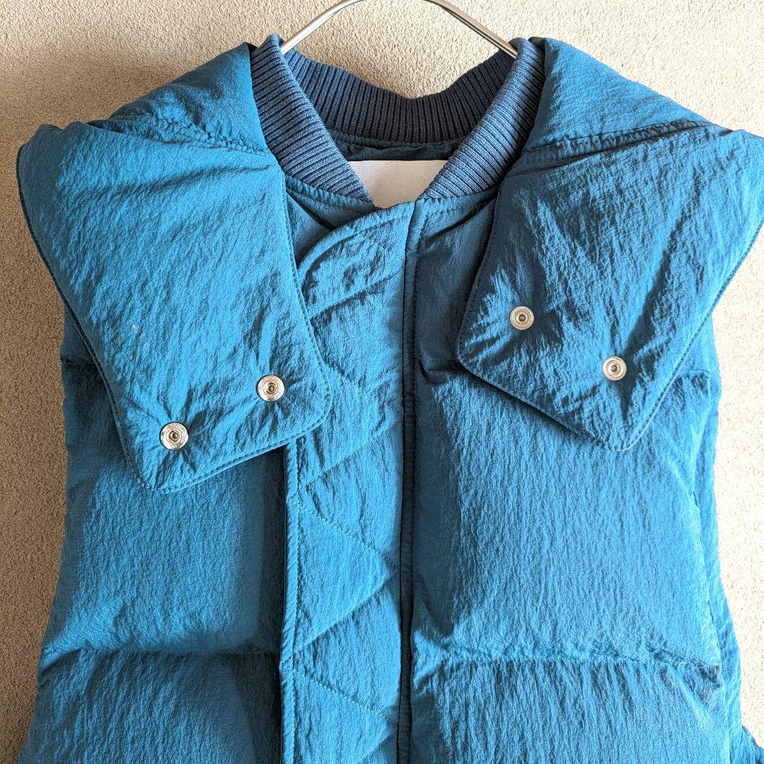 UN3D. ターコイズ 青 キルティングダウンベスト Wジッパー フード付