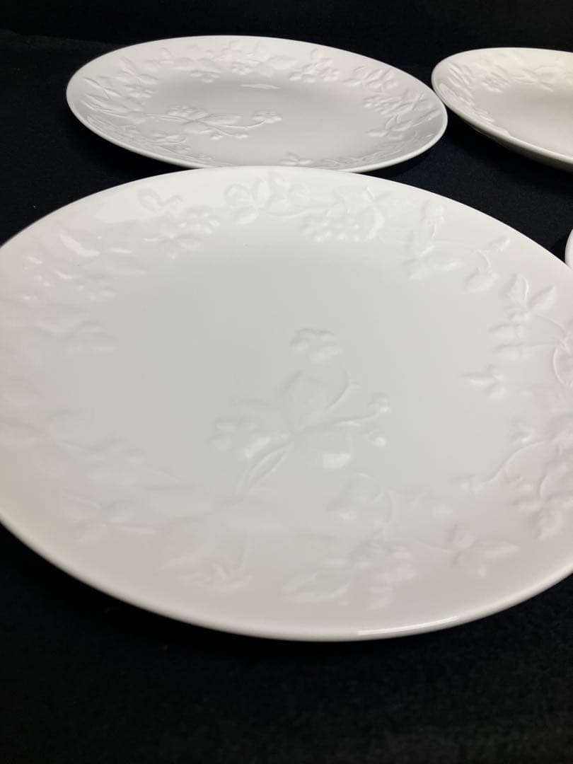 新品  WILD STRAWBERRY WHITE 皿4枚セット