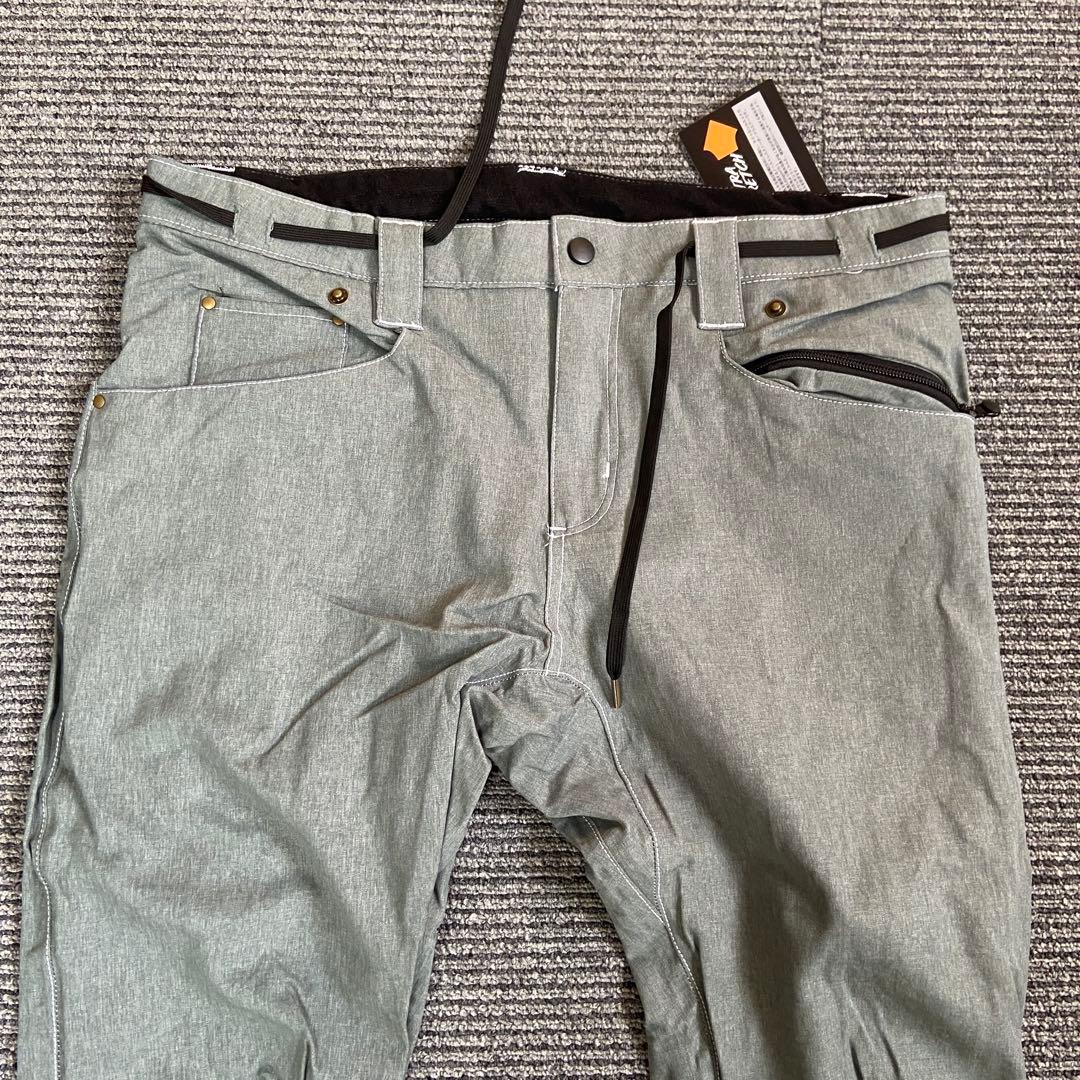 新品・未使用⭐️WACON ワコン　スノボウェア　スキーウェア　上下セット　L