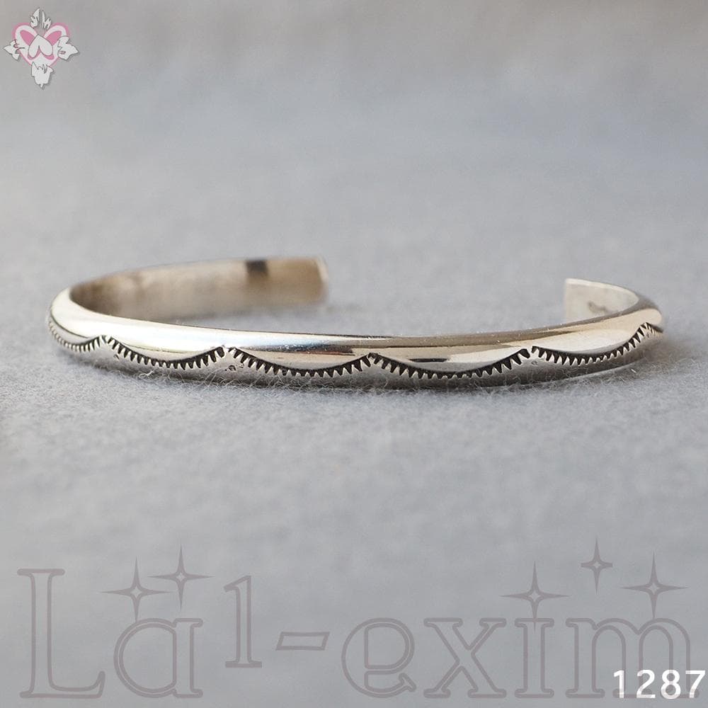 美品 インディアンジュエリー ナバホ TAHE 刻印 シルバー 純銀製 バングル