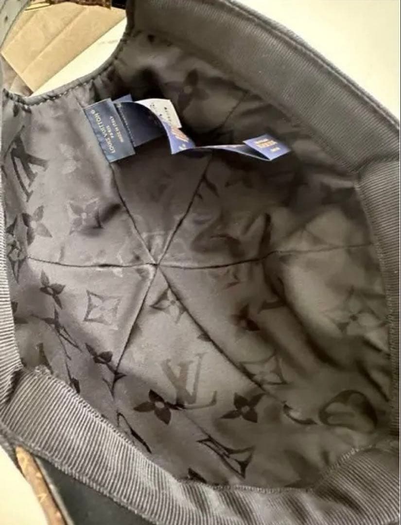 ルイヴィトン　LVキャップ　美品