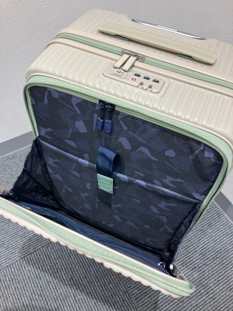 めぐめぐ　イノベーター　55L サンドベージュ　スーツケース