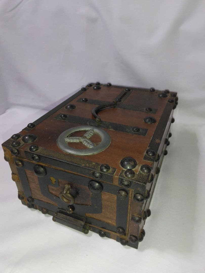 高知信用金庫　貯金箱　千両箱　土佐藩 　山内家 家紋入り