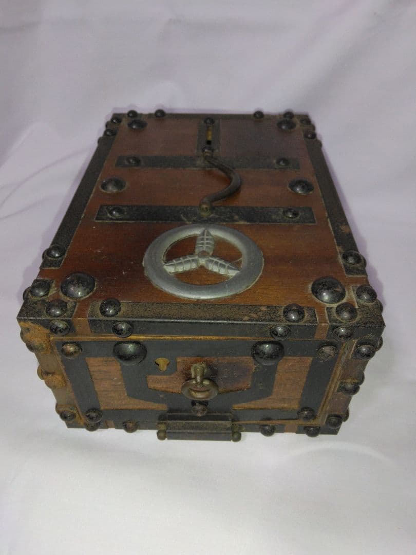 高知信用金庫　貯金箱　千両箱　土佐藩 　山内家 家紋入り