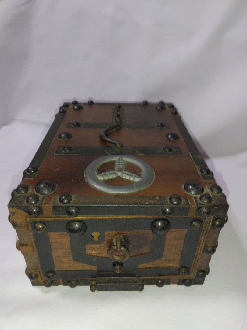 高知信用金庫　貯金箱　千両箱　土佐藩 　山内家 家紋入り