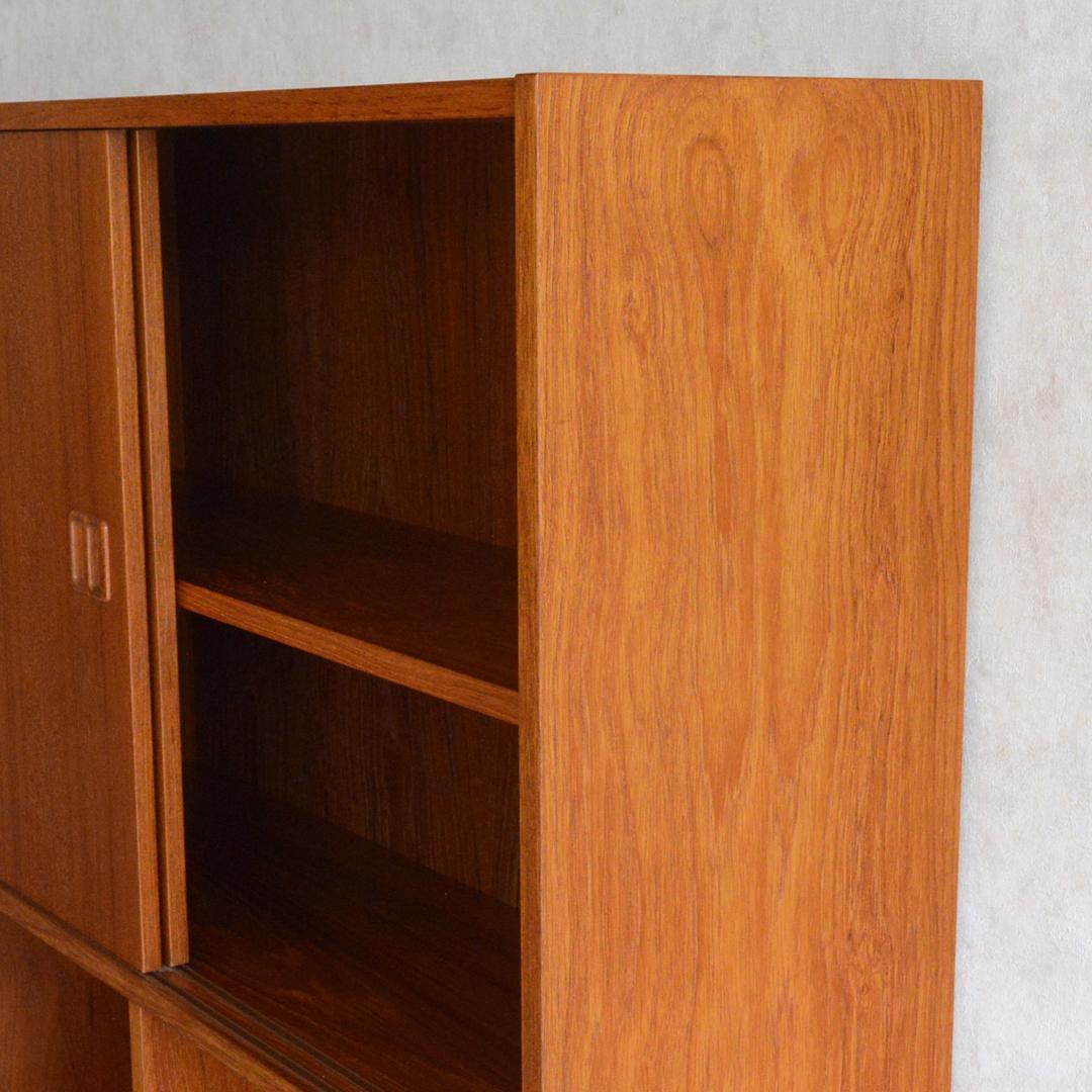 デンマーク 北欧ヴィンテージ チーク ディスプレイシェルフ 北欧家具 3段扉付き