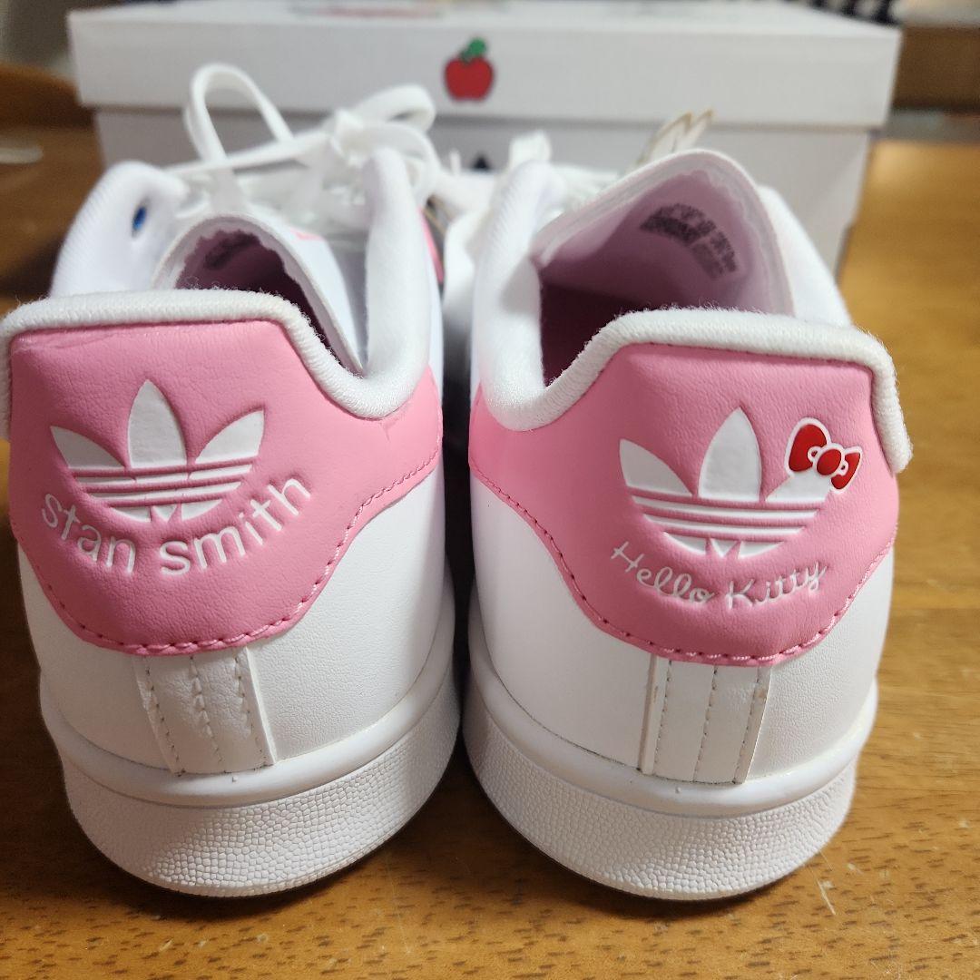 新品◯アディダス◯ハローキティ×アディダス オリジナルス スタンスミス ２４cm