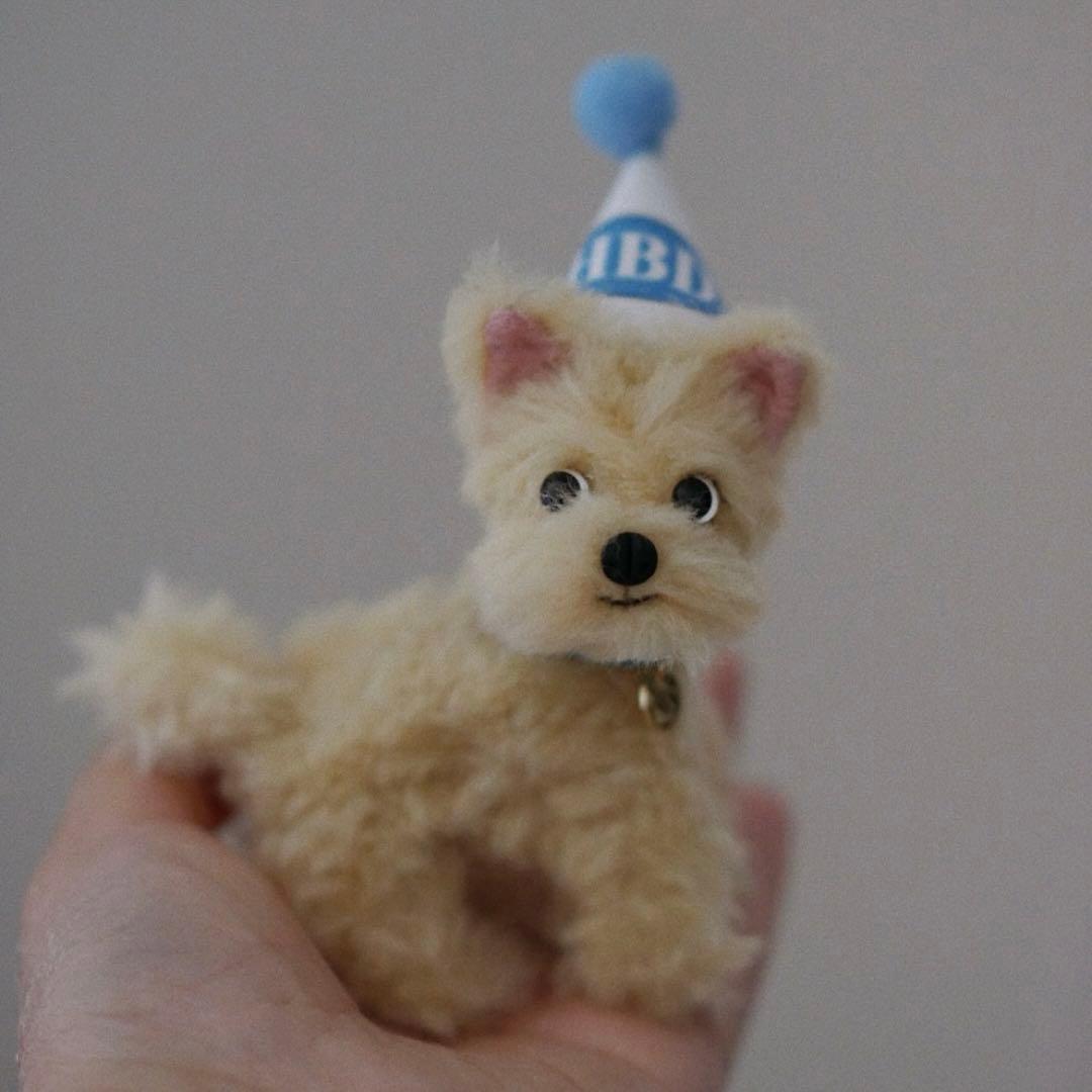 手のひらぬいぐるみ 賢そうなワンワン いぬ ハンドメイド 海外作家様 部屋飾り