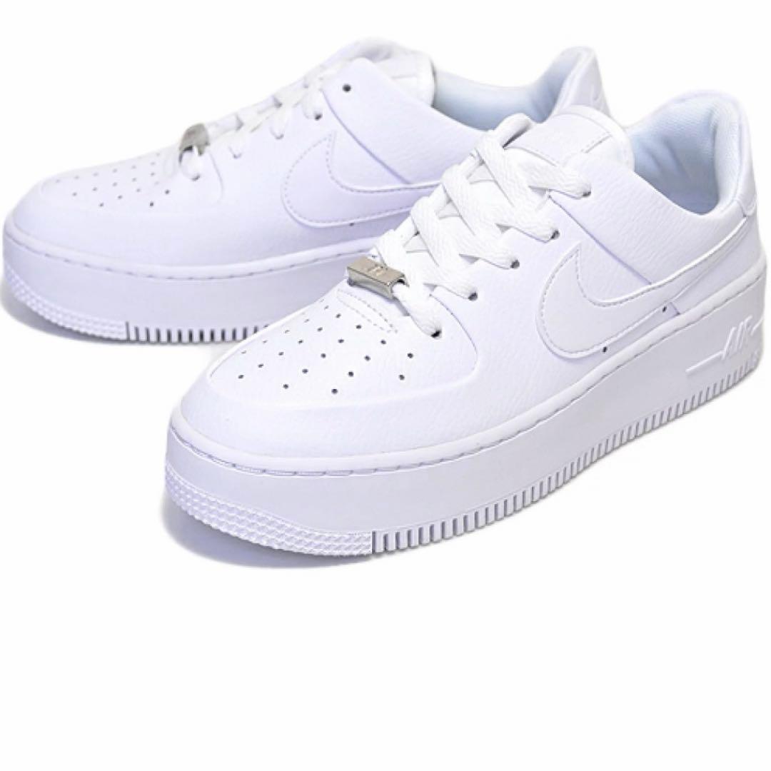 Nike Air Force 1 ホワイト厚底スニーカー　 厚底23．5cm