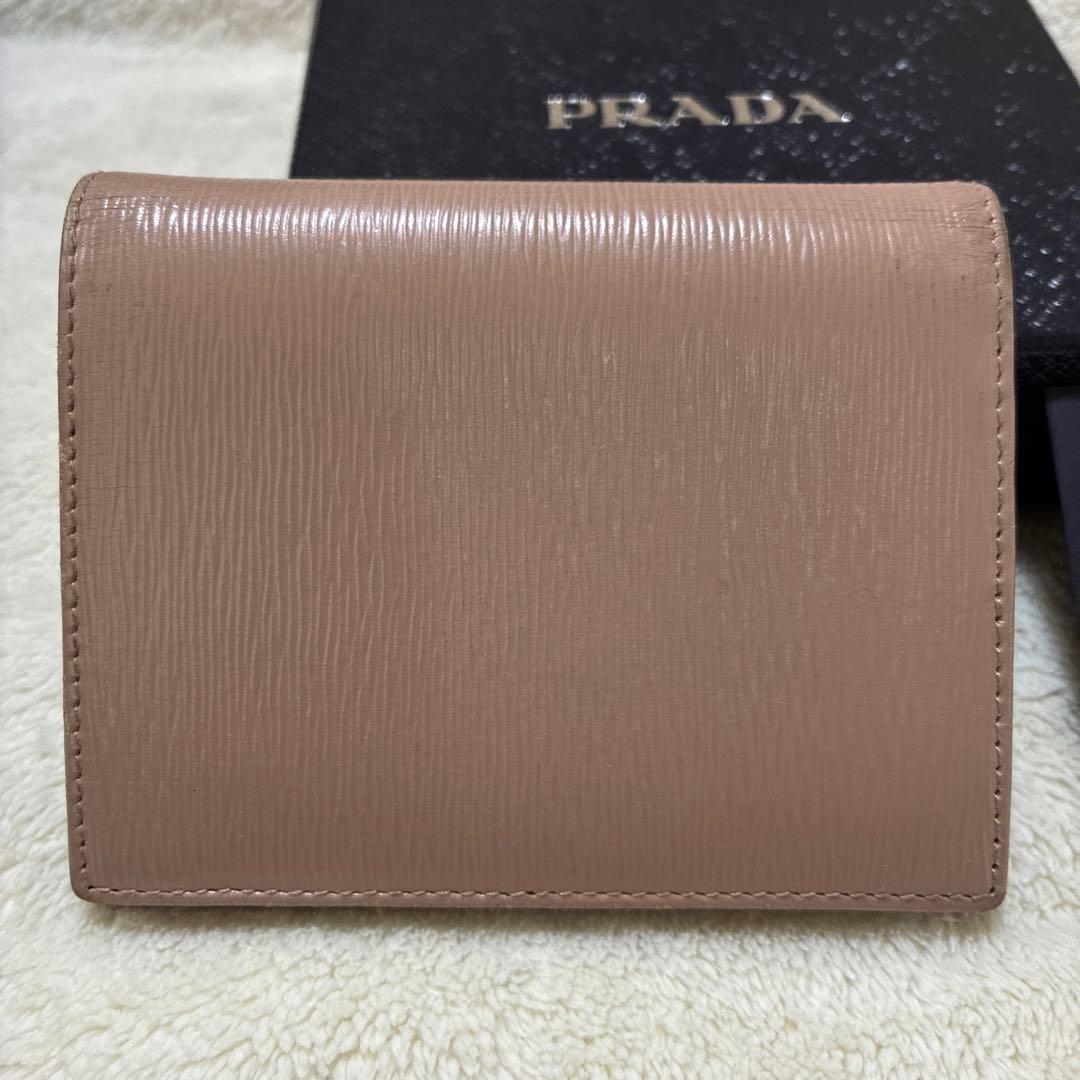PRADA ベージュレザー二つ折り財布