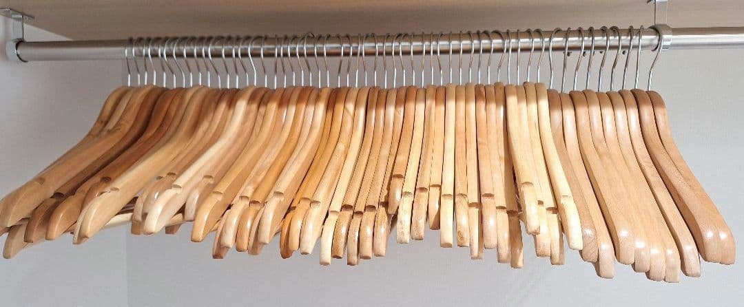 木製ハンガー　５４本　ハンガー　洋服　収納　丈夫　まとめ売り　クローゼット
