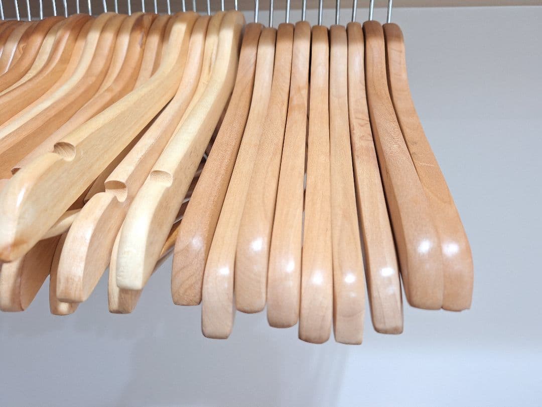 木製ハンガー　５４本　ハンガー　洋服　収納　丈夫　まとめ売り　クローゼット