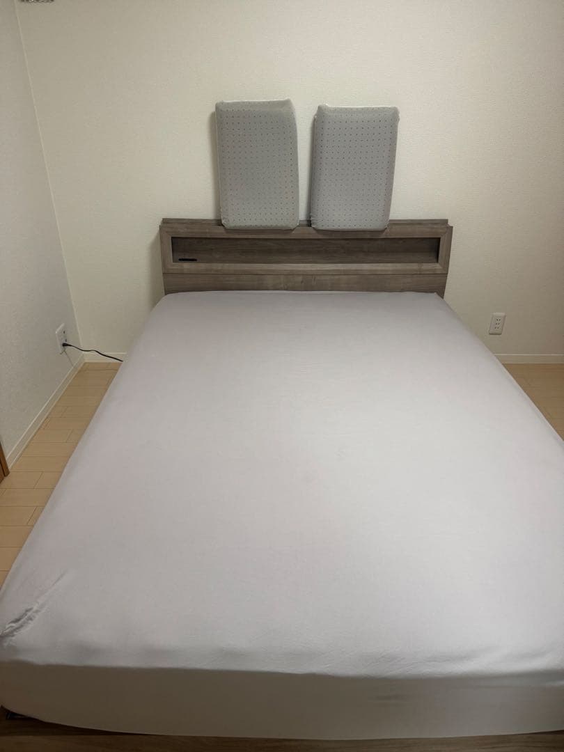 ダブルベッド 木製ヘッドボード　RASIK風　売れ残りのため価格変更