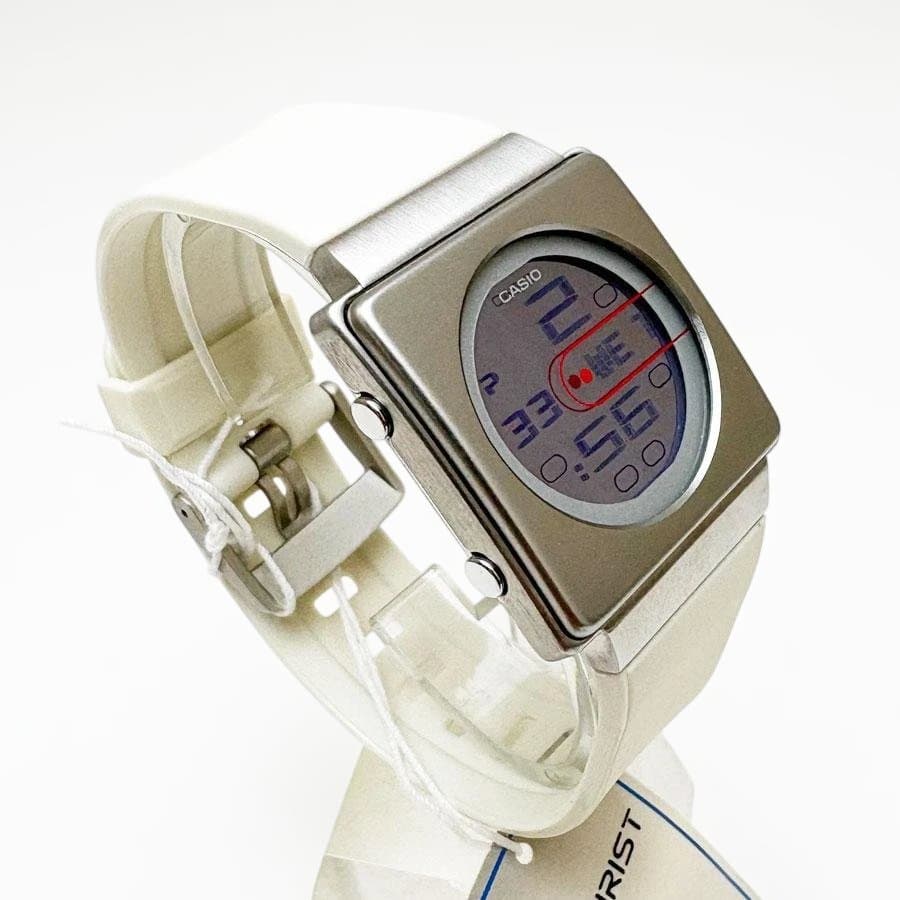 希少 CASIO FUTURIST アイボリー LA-2001 デジタル 腕時計