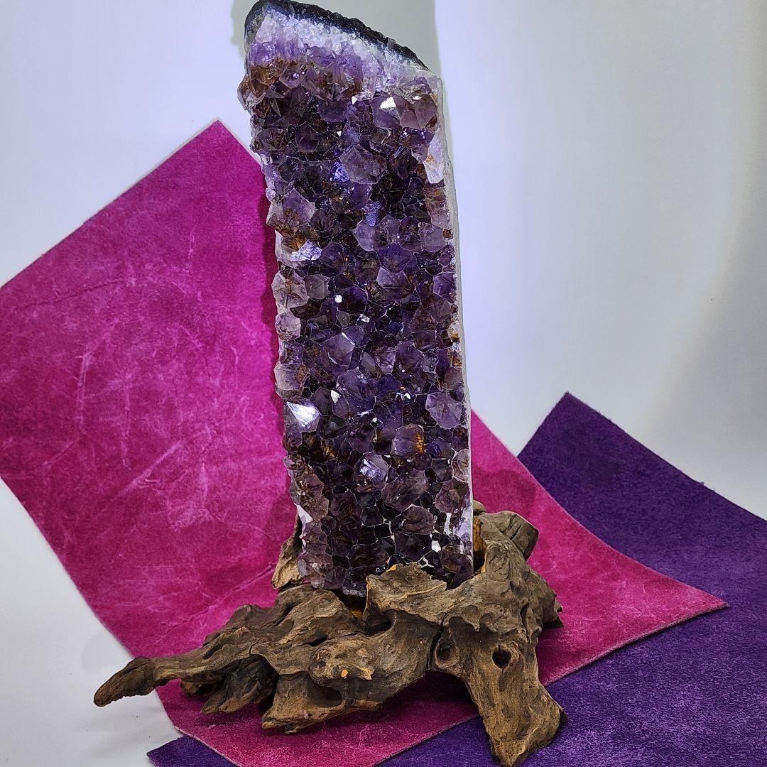 希少カコクセナイト入りアメジストクラスター 天然石置物 木製専用スタンド付き