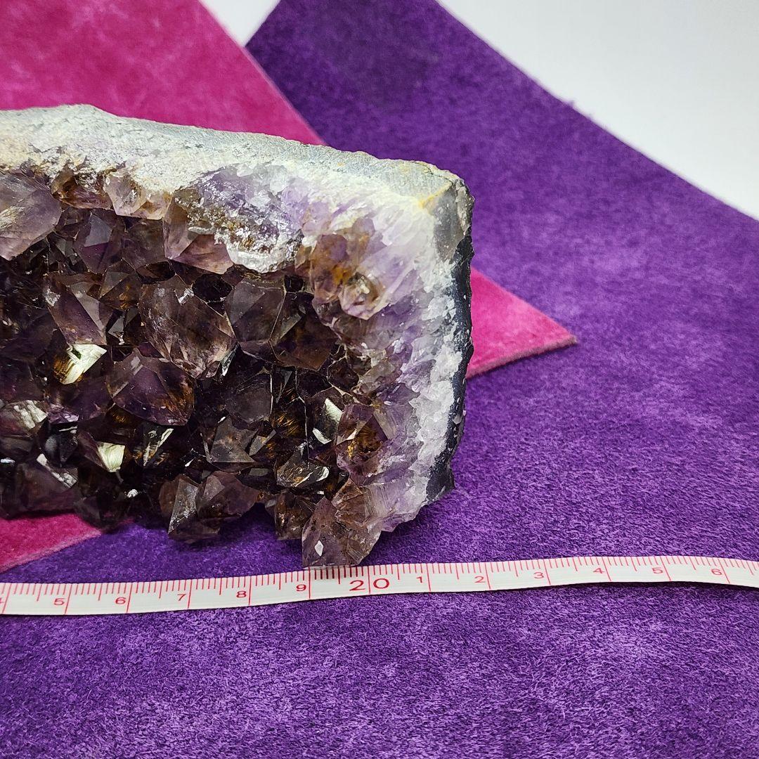 希少カコクセナイト入りアメジストクラスター 天然石置物 木製専用スタンド付き