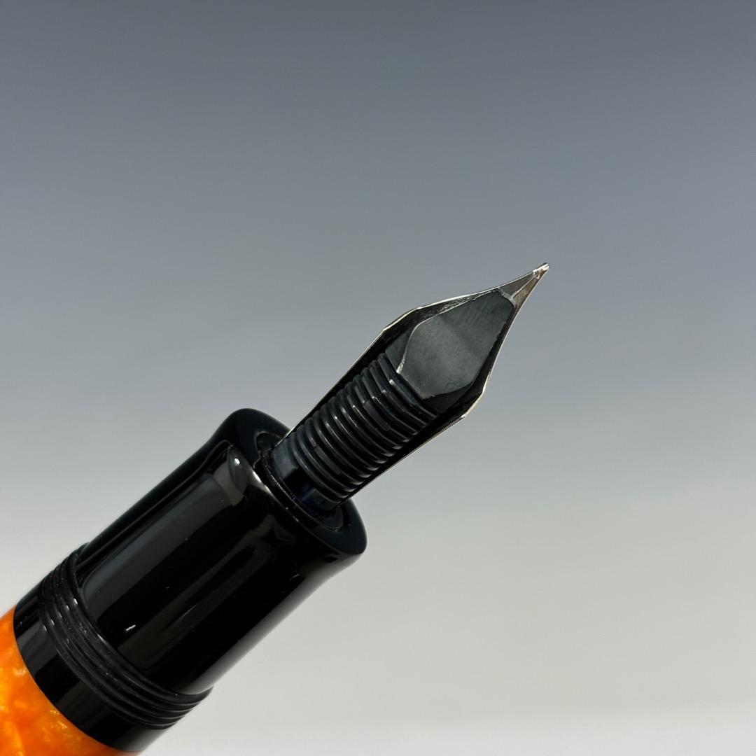 状態良【デルタ本物】万年筆/ドルチェヴィータ/ペン先K14/ブラック×オレンジ