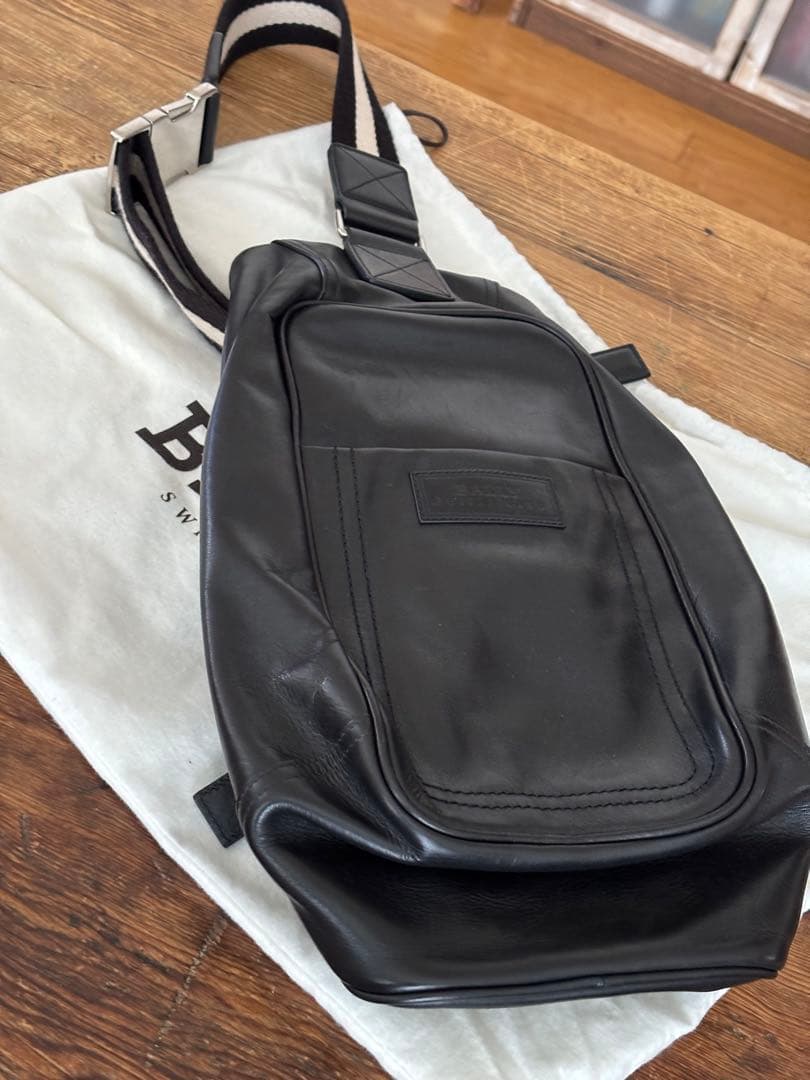 BALLY バリー レザー ボディバッグ／スリングバッグ ブラック 保存袋付き