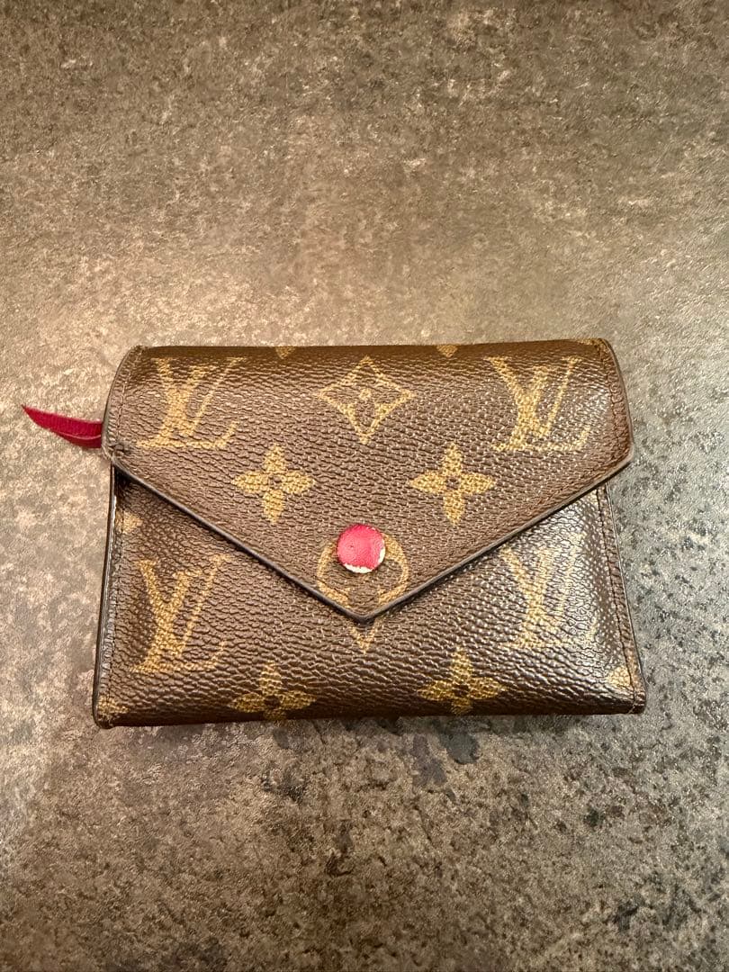 Louis Vuitton モノグラム 三つ折り財布 ヴィクトリーヌ