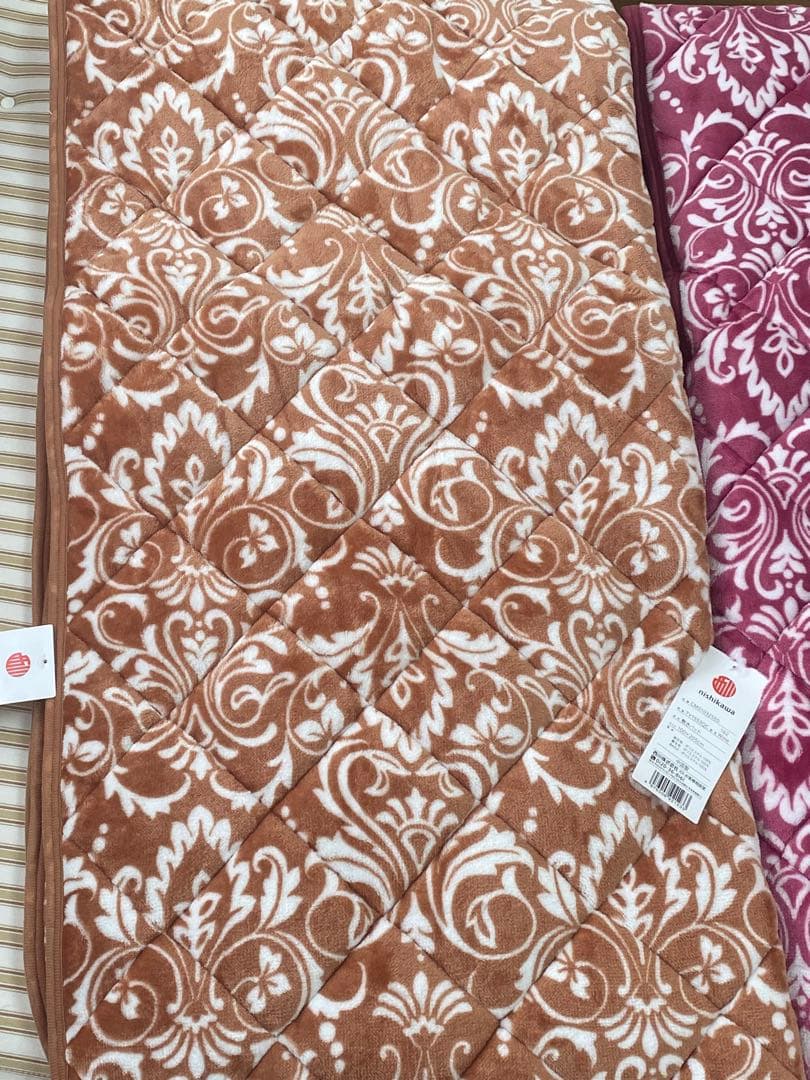 新品♦️西川 あったか敷き毛布 シーツ♦️高級感あるダマスク柄♦️ブラウン♦️送料込