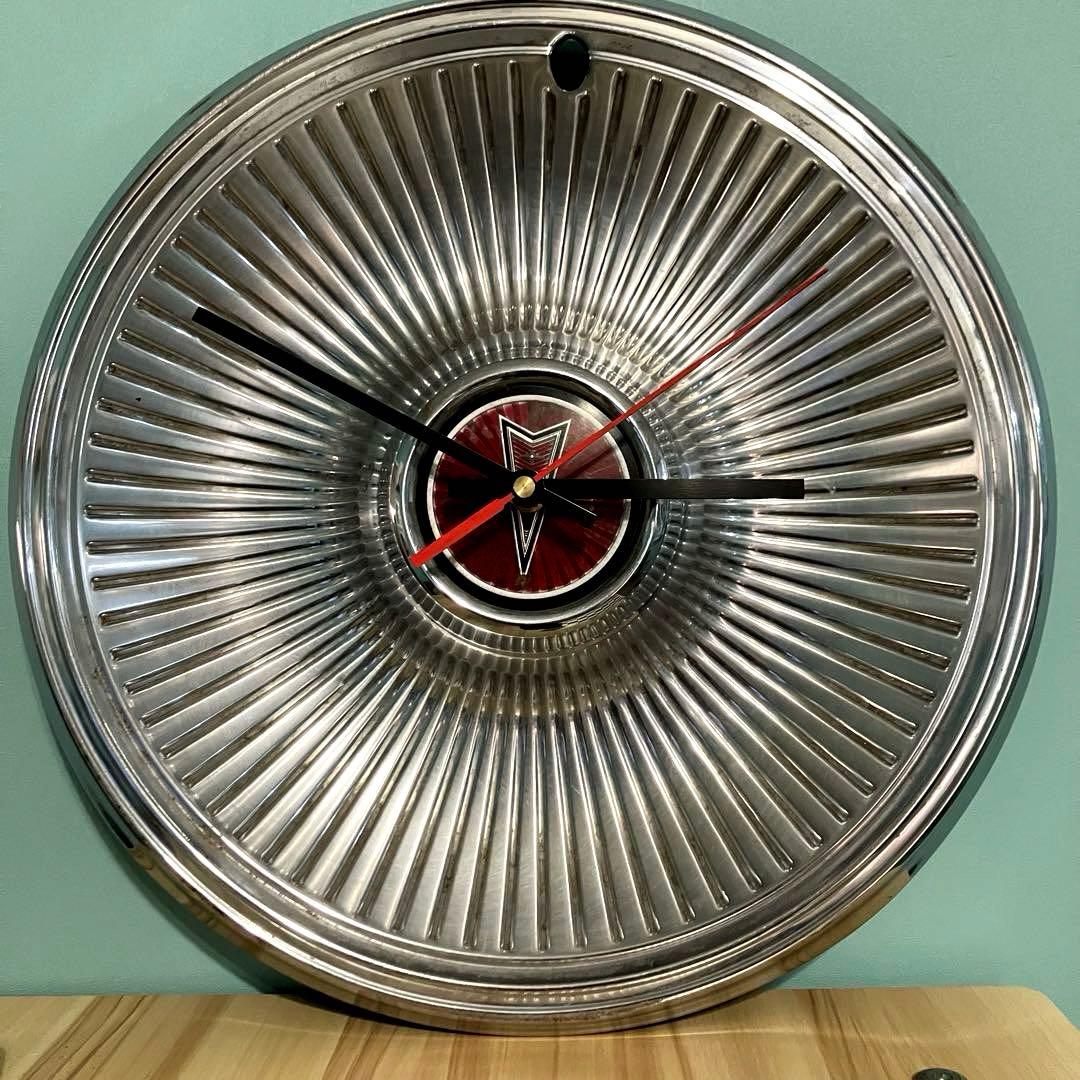 ポンティアックのホイールキャップ壁掛け時計