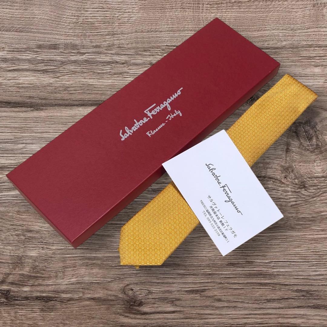 未使用　Salvatore Ferragamo　フェラガモ　ネクタイ シルク　黄