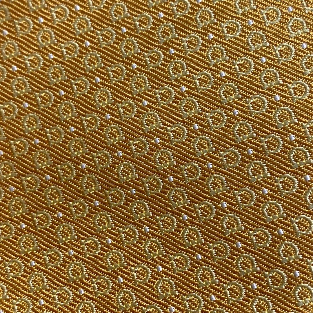 未使用　Salvatore Ferragamo　フェラガモ　ネクタイ シルク　黄