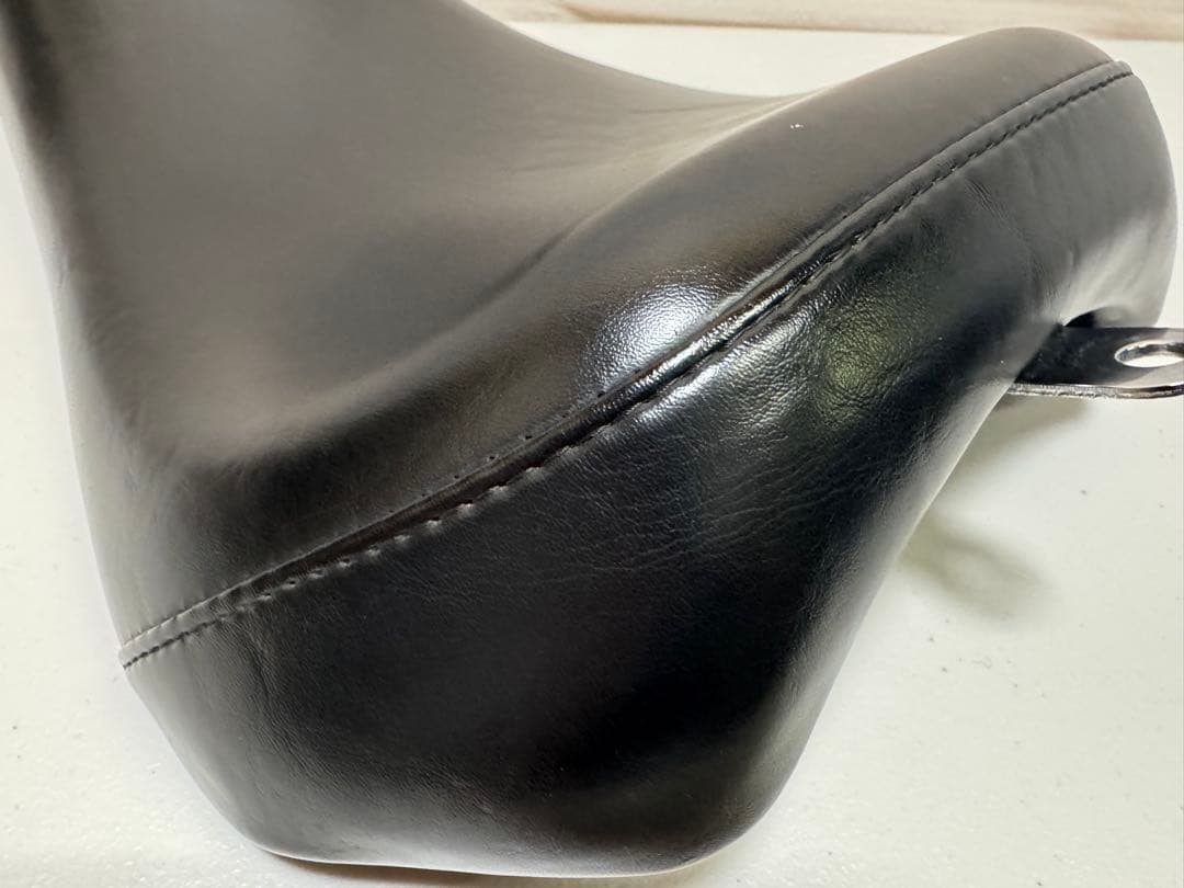 ラペラ　ソロシート　ベアボーンズ　スポーツスター　XL 883 04-