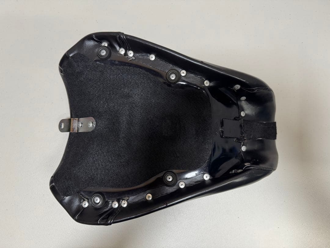 ラペラ　ソロシート　ベアボーンズ　スポーツスター　XL 883 04-