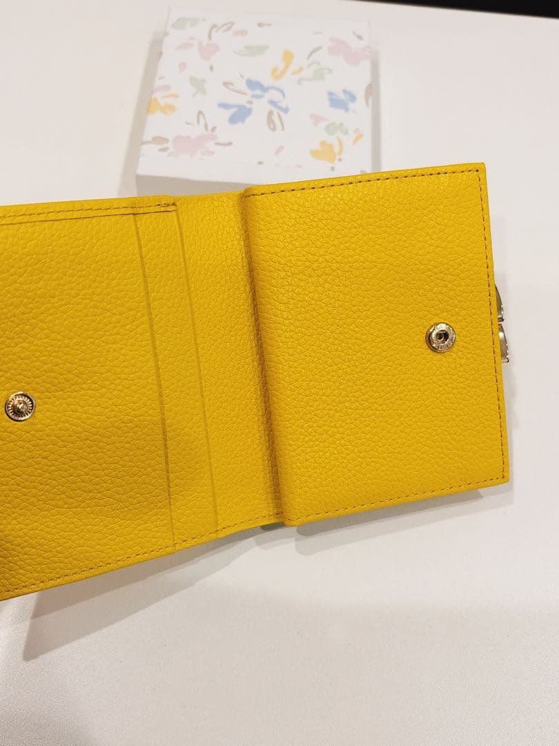 【皇居】金運アップイエロー 二つ折り財布 箱付き