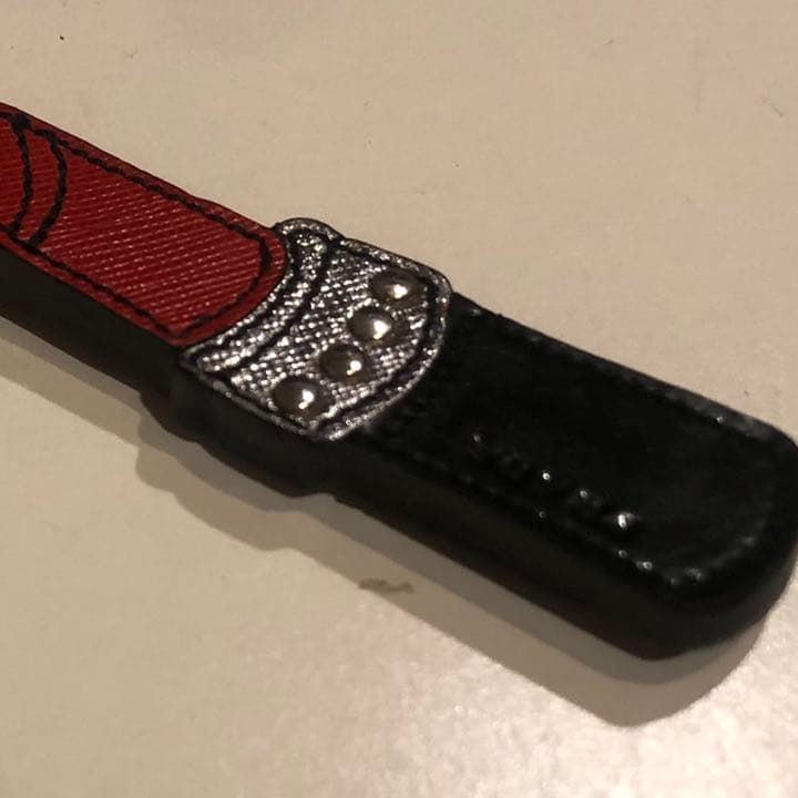 良品　プラダ☆キーホルダー キーリング　キーチャーム 口紅　リップ　モチーフ