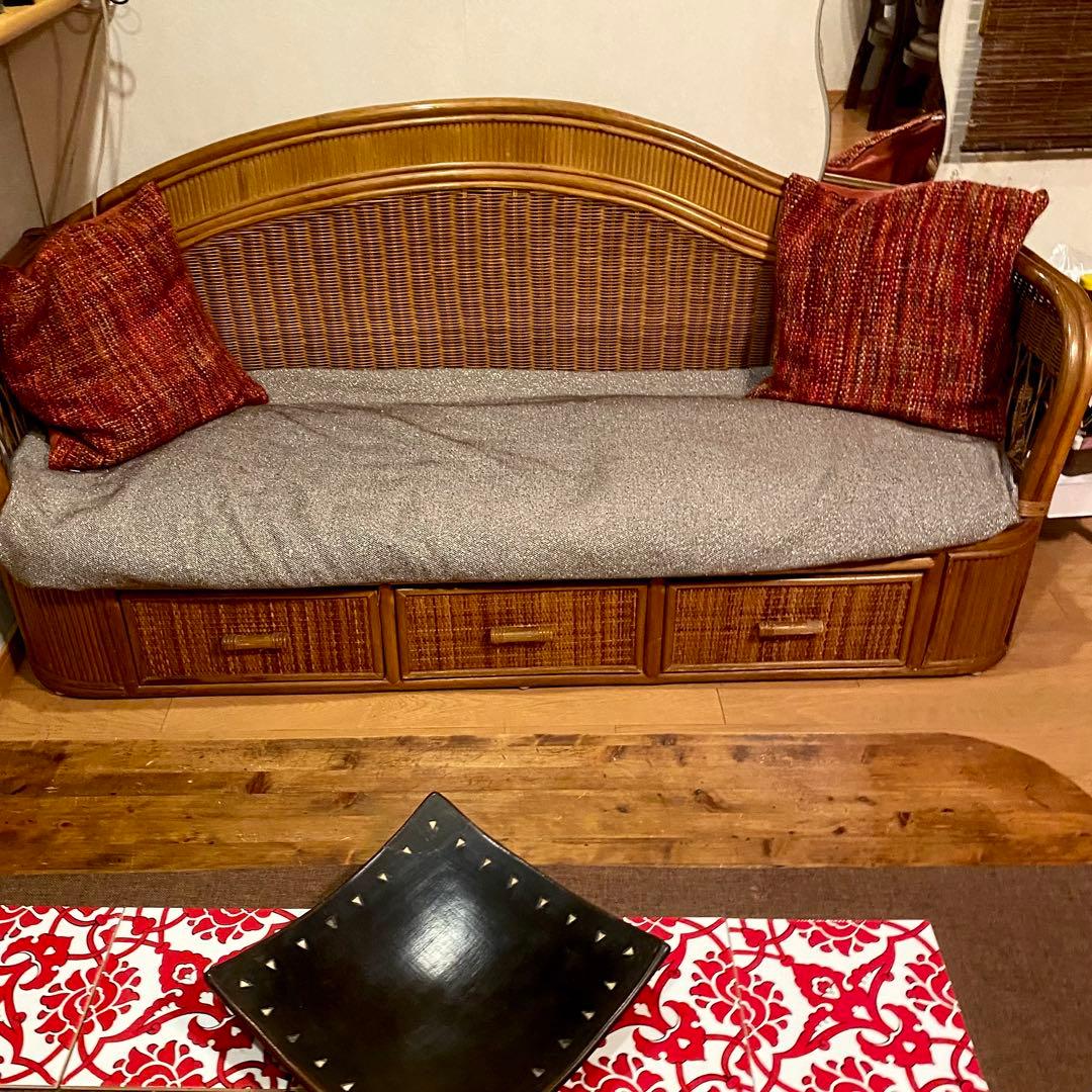 最終お値下げ！アジアン！籐の3人掛けチェアー