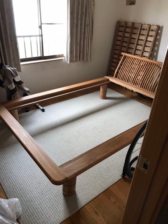 無垢の木のダブルベッド 値段交渉します。