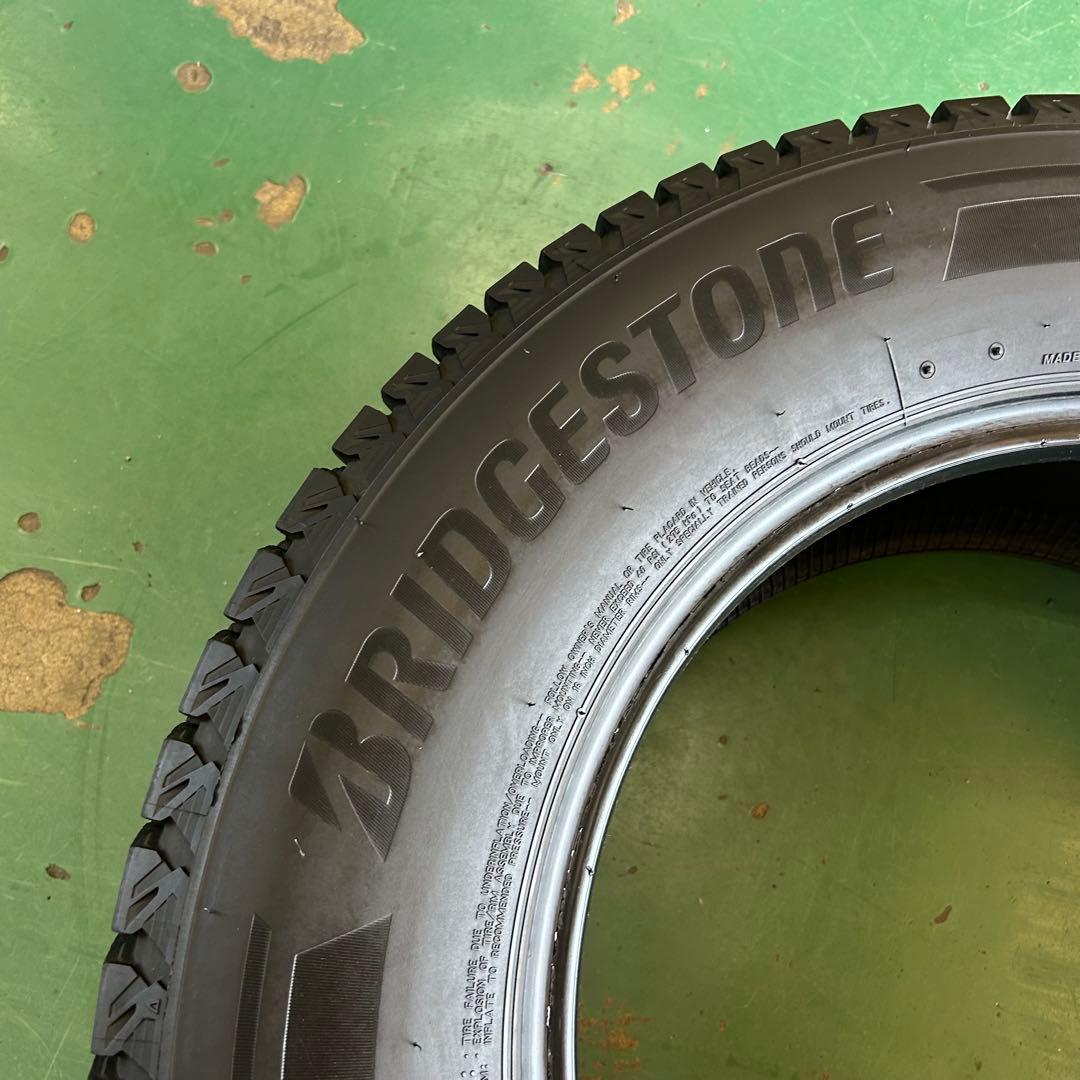 中古スタッドレス215/70R16ブリザックDM-V3　XV、デリカなど