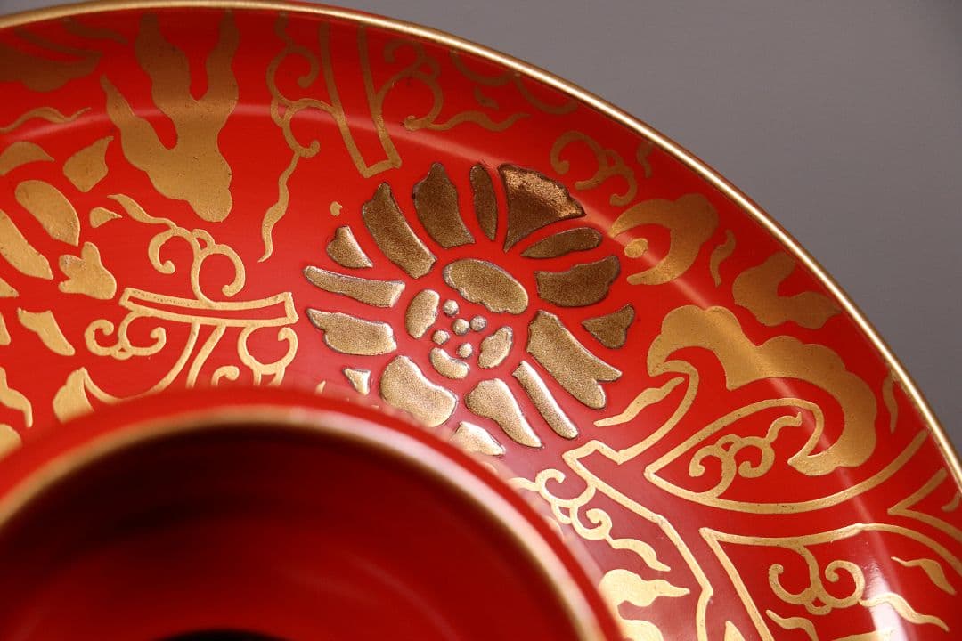 時代花唐草蒔絵 朱塗茶台 茶碗一対 天然木 金蒔絵 古伊万里【MA365】