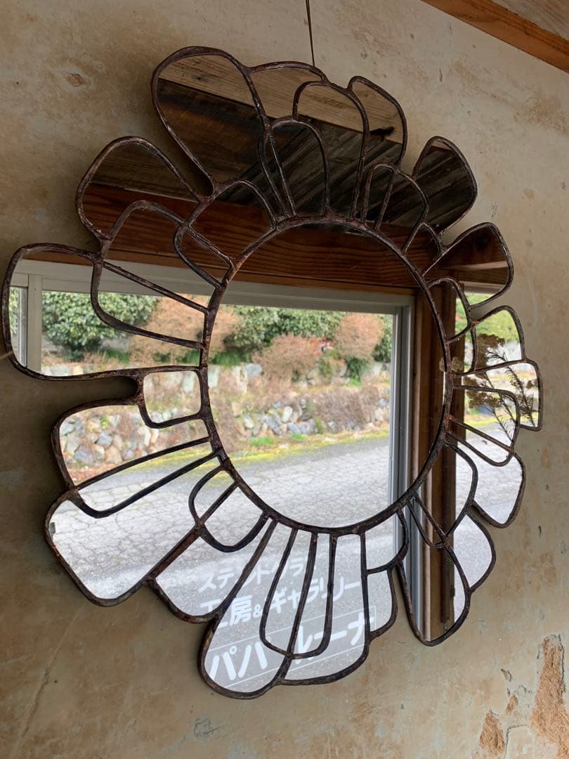 壁掛けミラー　鏡オブジェ　ウォールデコレーション