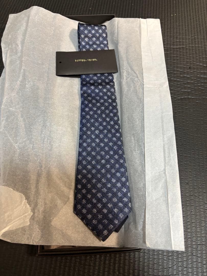 新品　BOTTEGA VENETA ネクタイ　ネイビー　タグあり