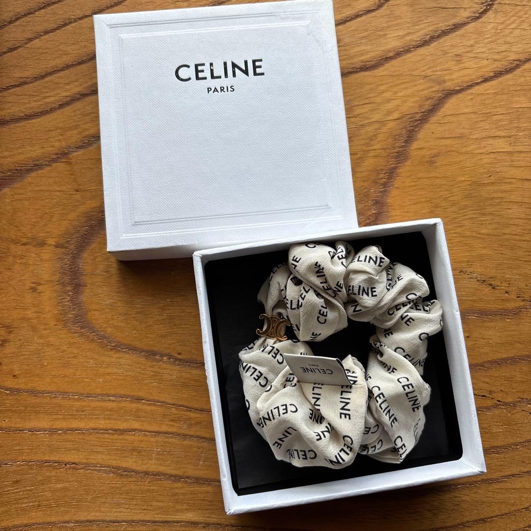 CELINE ロゴ入りサテンシュシュ