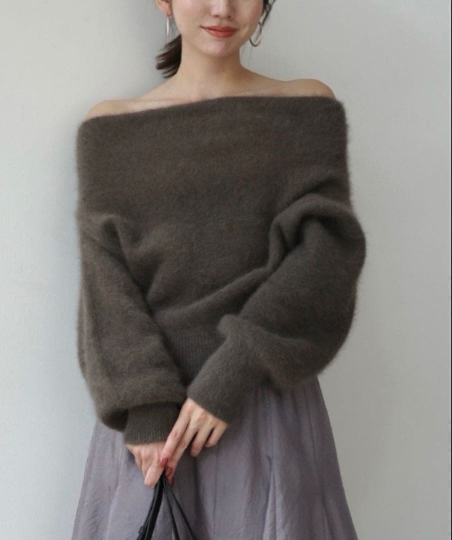 る*る様 ánuans アニュアンス ラクーンフォックスオフショルニットプルオー