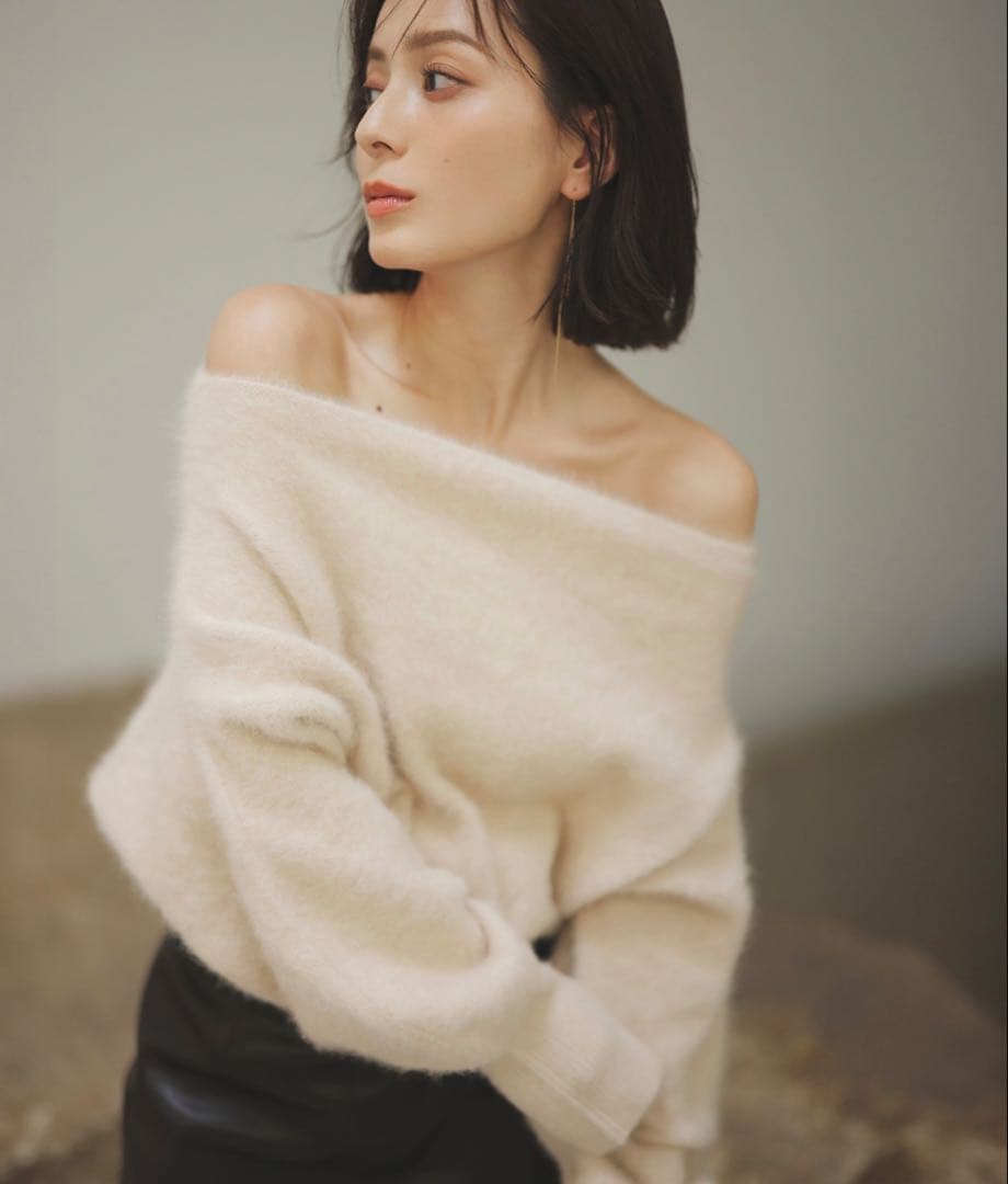 る*る様 ánuans アニュアンス ラクーンフォックスオフショルニットプルオー