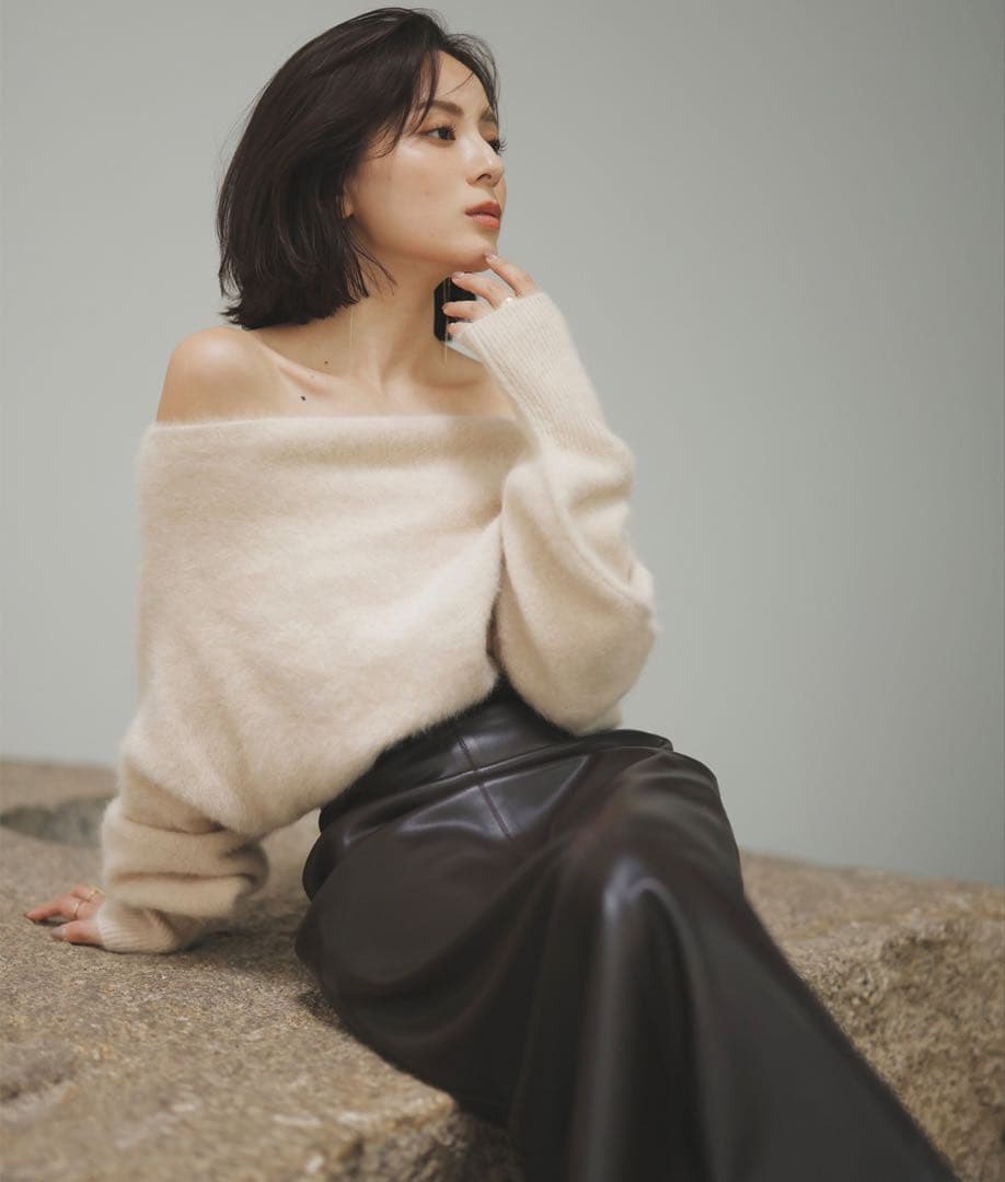 る*る様 ánuans アニュアンス ラクーンフォックスオフショルニットプルオー