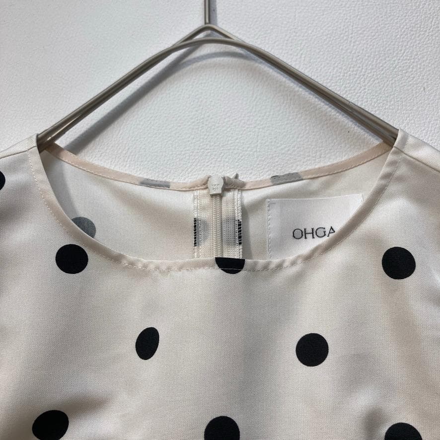 【なな】OHGA　キャンディードットフリルブラウス 洗える M アイボリー