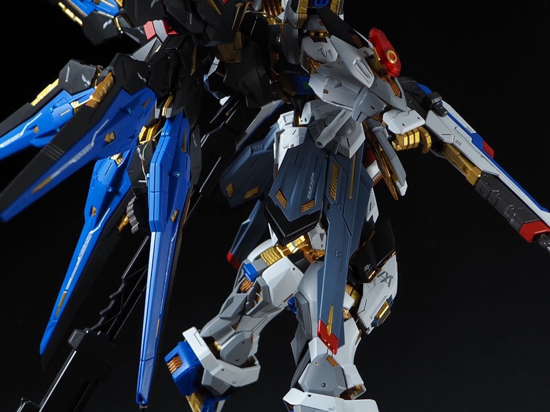 バンダイ製　MGEX ストライクフリーダムガンダム　全塗装　完成品　LED搭載