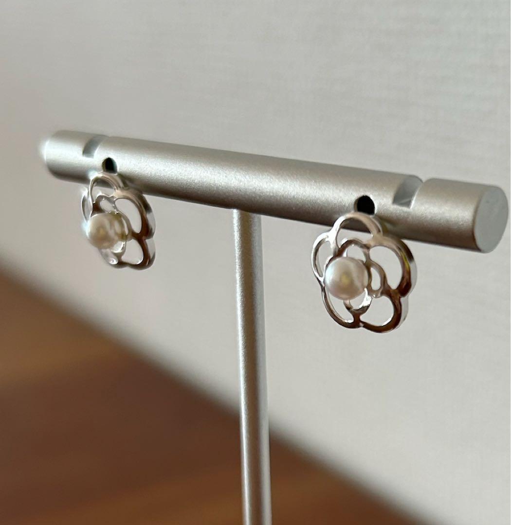 セール❣️18kホワイトゴールド本真珠のお花ピアス